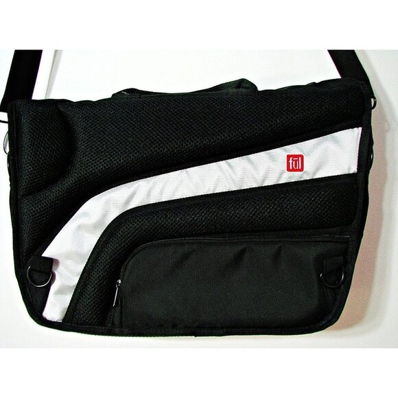 FUL Messenger Powerbag Bag Built In Power Charger - Picture 2 of 12